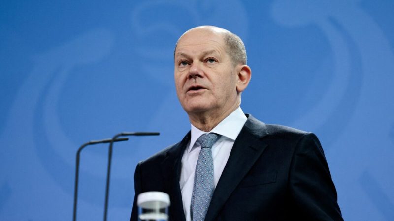 Канцлер Германии Олаф Шольц выступает во время пресс-конференции в Берлине 18 января 2022 года. Фото: Hannibal Hanschke/POOL/Reuters