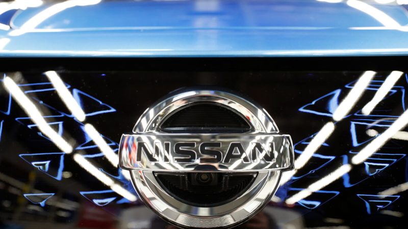 Логотип Nissan на автомобиле на заводе Nissan в Сандерленде, Великобритания, 1 июля 2021 года. Фото: Phil Noble/Reuters