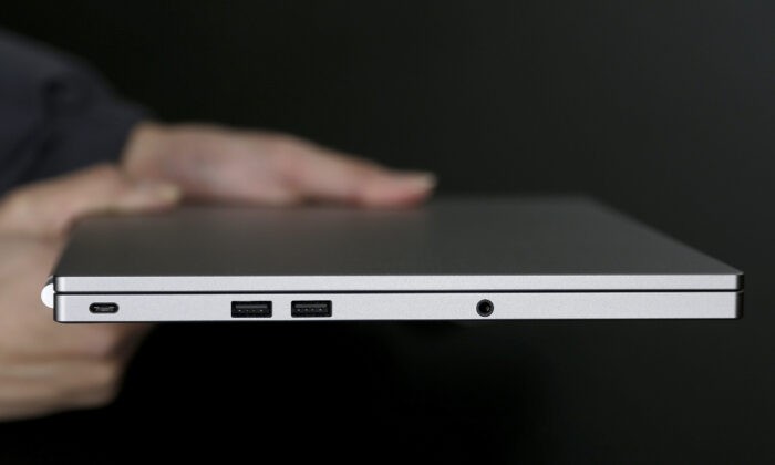 Разъёмы USB на боковой панели ноутбука. Фото: Jeff Chiu/AP Photo