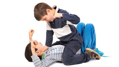 Как воспитывать детей, которые постоянно издеваются над другими? (Изображение: Luis Louro / Fotolia)