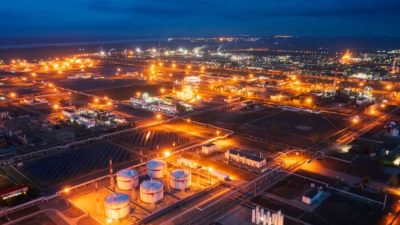 Общий вид нефтеперерабатывающего завода компании «Лукойл» в Волгограде, Россия, 22 апреля 2022 года. (Reuters Photographer/Reuters)