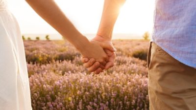 Между мужем и женой существуют этические ограничения, и они должны уважать друг друга, относиться друг к другу с искренностью и соблюдать этикет. Фото: Adobe stock 
