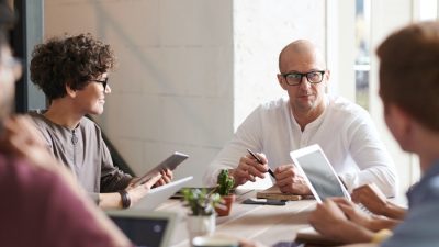 Деловые люди Фото: Pexels com/License