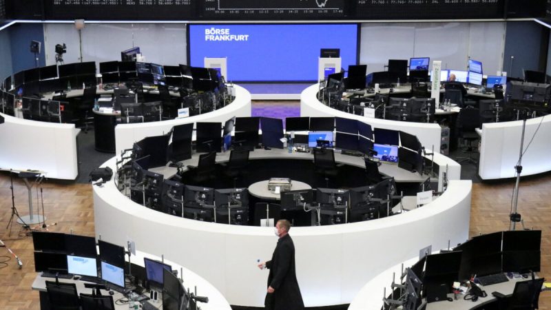 График немецкого индекса цен на акции DAX на фондовой бирже во Франкфурте, Германия, 5 апреля 2022 года. Фото: Staff/Reuters 