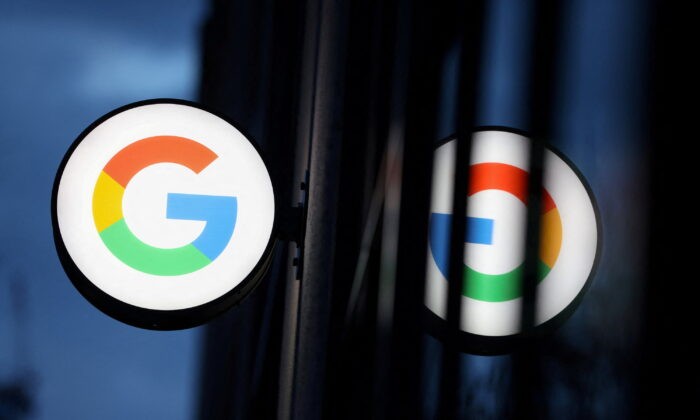 Логотип компании Google LLC виден в магазине Google StoreChelsea на Манхэттене 17 ноября 2021 года. (AndrewKelly/Reuters)