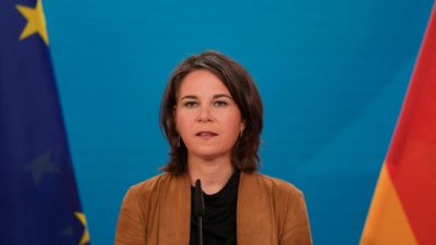 Министр иностранных дел Германии Анналена Баербок информирует СМИ о политике Германии в Афганистане на пресс-конференции в Берлине 23 июня 2022 года. (Markus Schreiber/AP Photo)