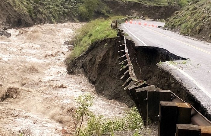 Йеллоустонский национальный парк закрыт из-за наводнения. Фото: aussiedlerbote.de