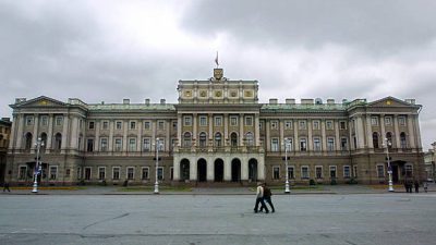 Санкт-Петербургский Мариинский дворец, городская ратуша, 29 июня 2003 года, построен для великой княгини Марии, дочери императора Николая I, в 1839-44 годах, дворец сохранил многие из первоначальных великолепных интерьеров. Фото: MARTIN BUREAU/AFP via Getty Images 