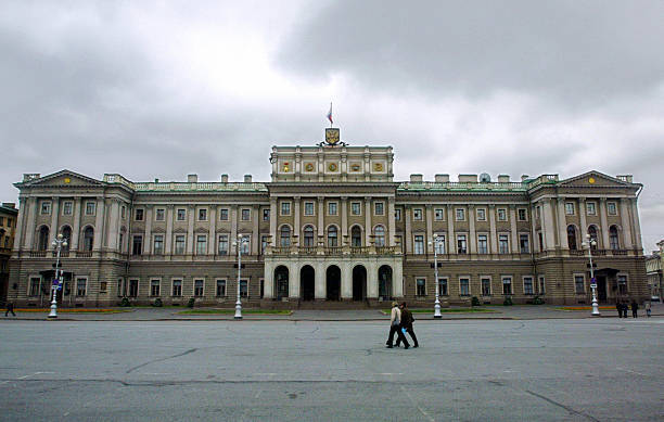 Санкт-Петербургский Мариинский дворец, городская ратуша, 29 июня 2003 года, построен для великой княгини Марии, дочери императора Николая I, в 1839-44 годах, дворец сохранил многие из первоначальных великолепных интерьеров. Фото: MARTIN BUREAU/AFP via Getty Images 