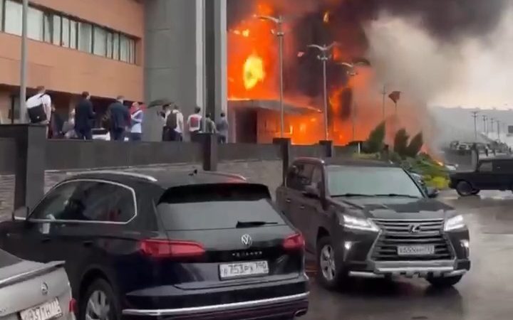 Пожар в бизнес-центре «Гранд Сетунь плаза» (Скриншот/youtube)