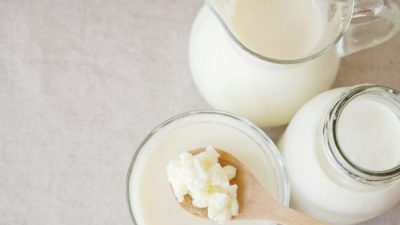 Йогурт — один из видов пробиотиков. (SewCream/Shutterstock)