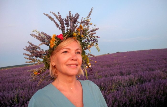 Лавандовый фестиваль в Крыму Фотосессия в венке. (Фото: Алина Боброва)