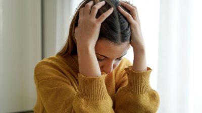 Раннее вмешательство для поддержки детей, подвергающихся насилию в семье, может снизить риск возникновения проблем с психическим здоровьем в дальнейшем. (zigres/Adobe Stock)