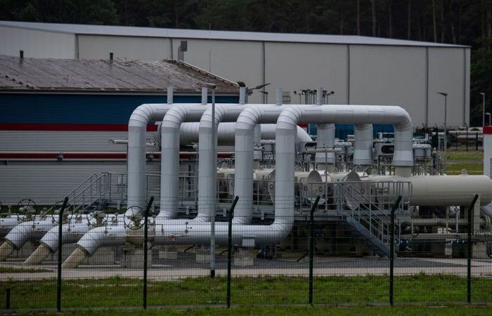 «Газпром» снизил поставки газа в Европу из-за «форс-мажорных обстоятельств». (Photo by JOHN MACDOUGALL/AFP via Getty Images)
