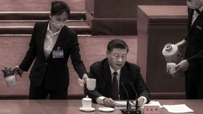 Си Цзиньпин перед выступлением на церемонии в Большом зале народных собраний в Пекине, Китай, 8 апреля 2022 года. (Фото: Kevin Frayer/Getty Images)
