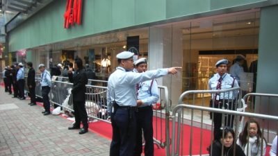 Покупатели ждут торжественного открытия известного модного магазина H&M в Гонконге. Фото: Мадонна ХМ/wikimedia.org/CC BY-SA 2.5
