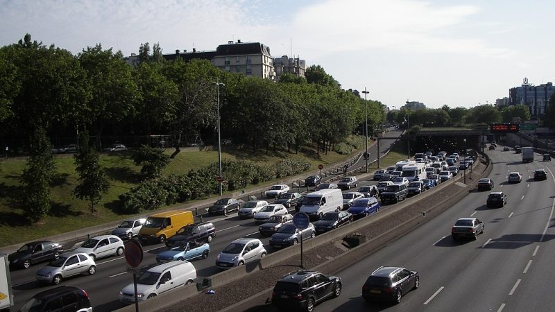 Россияне стоят в пробках при поездке на курорты юга. (jean-michel gobet/commons.wikimedia.org/CC BY-SA 3.0)