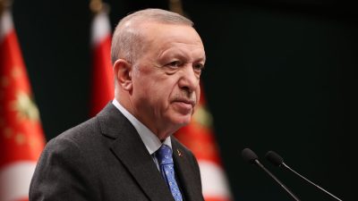 Президент Турции Реджеп Тайип Эрдоган делает заявление после заседания кабинета министров с повесткой дня по России и Украине в Анкаре, Турция, 28 февраля 2022 года. (Фото предоставила пресс-служба президента через Getty Images)