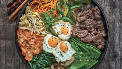 Пибимпап делает акцент корейской кухни на балансе. (Courtesy of Judy Joo)