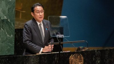 Премьер-министр Японии Фумио Кисида выступает перед Генеральной ассамблеей ООН во время обзорной конференции по Договору о нераспространении ядерного оружия в Нью-Йорке 1 августа 2022 г. (David 'Dee' Delgado/Reuters)