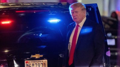 Юристы недоумевают, почему ФБР изъяло паспорта Трампа