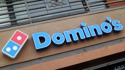 Ресторан Domino's Pizza виден в Лос-Анджелесе, 18 июля 2018 года. (Lucy Nicholson/Reuters)
