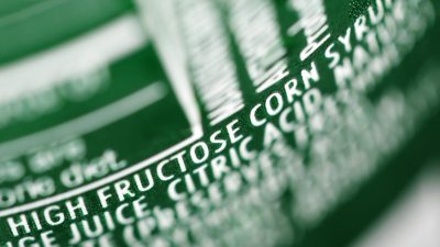 Этикетка на банке газировки с ингредиентом кукурузного сиропа с высоким содержанием фруктозы в четверг, 15 сентября 2011 года, в Филадельфии. (AP Photo/Matt Rourke)