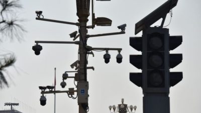 Камеры наблюдения на углу площади Тяньаньмэнь в Пекине 6 сентября 2019 года. (Greg Baker/AFP via Getty Images)
