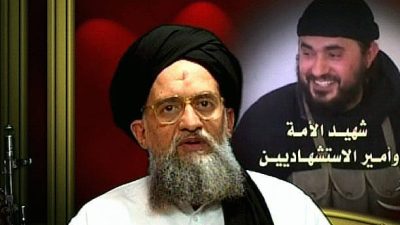 Кадр из фильма катарского телеканала «Аль-Джазира» 23 июня 2006 г., где лидер «Аль-Каиды»* Айман аль-Завахири клянётся отомстить за смерть Абу Мусаба аз-Заркави, убитого при налёте американской авиации 7 июня. Фото: Spencer Platt/Getty Images 