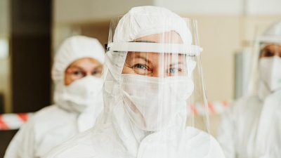 Фото: pixabay.com/photos/protective-suit-face-mask-5716753 