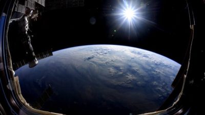 Астронавт Ник Хейг делится фотографией Земли с борта Международной космической станции. (NASA/Nick Hague)