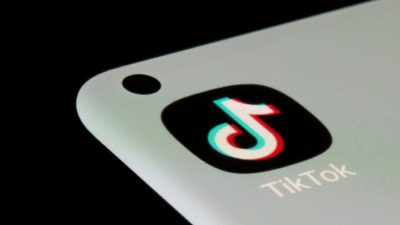 На этой иллюстрации, созданной 13 июля 2021 года, видно приложение TikTok на смартфоне. Фото: (Dado Ruvic/Illustration/Reuters)