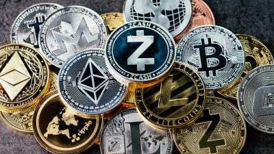 Биткойн, эфириум, лайткойн, zcash и другие криптовалюты. (eamesBot/ShutterStock)
