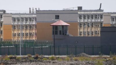 Объект, предположительно являющийся лагерем перевоспитания, где содержатся в основном мусульманские этнические меньшинства, в Артуксе, к северу от Кашгара в западном регионе Китая Синьцзяне, 2 июня 2019 года. (Greg Baker/AFP/Getty Images)