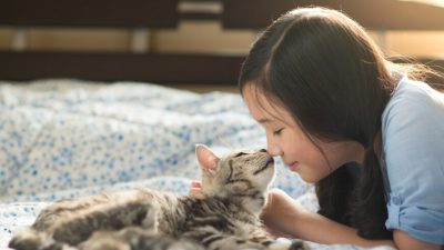 Люди с ослабленной иммунной системой может помочь уход за домашними животными, если они примут меры предосторожности. (ANURAK PONGPATIMET/Shutterstock) 