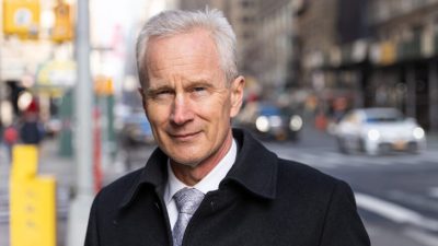 Доктор Питер Маккалоу в Нью-Йорке, 24 декабря 2021 г. (Jack Wang/The Epoch Times)