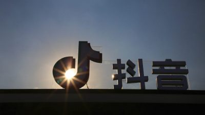 Символ TikTok (Douyin) в торговом центре The Place в Пекине, Китай, 22 августа 2020 года. (VCG/Getty Images)
