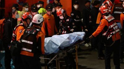 Смерть во время Хэллоуина в Сеуле. (Photo by Chung Sung-Jun/Getty Images)