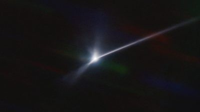 Шлейф пыли и мусора с астероида Диморфос после его столкновения с космическим кораблём НАСА DART 26 сентября 2022 года запечатлён телескопом SOAR NOIRLab Национального научного фонда США в Чили. (Teddy Kareta, Matthew Knight/NOIRLab via AP)