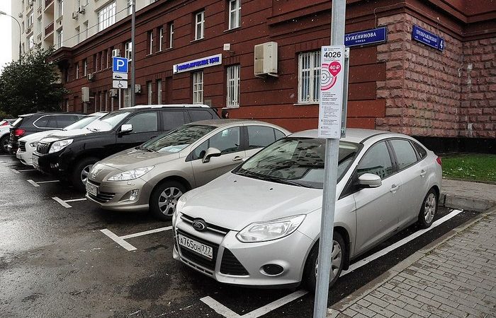 Парковка на улице Буженинова в Москве. (Сайт управы Гольяново/ru.wikipedia.org/CC BY 4.0)