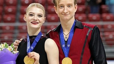 Анастасия Скопцова/Кирилл Алёшин на награждении чемпионата мира среди юниоров, 2018 год. (David W. Carmichael/ru.wikipedia.org/CC BY-SA 3.0)
