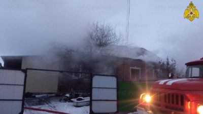 Пятеро детей погибли при пожаре в жилом доме. (02.mchs.gov.ru/CC BY 4.0)