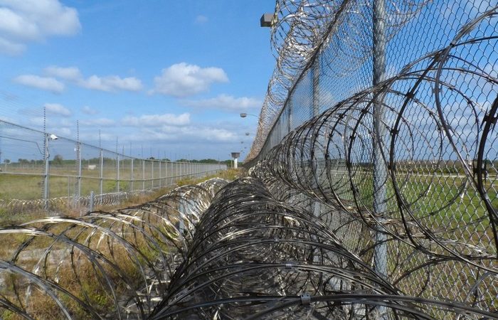 Польша отгородится от России забором высотой 2,5 м Фото. Польша отгородится от России заграждениями. (pxhere.com/СС0)