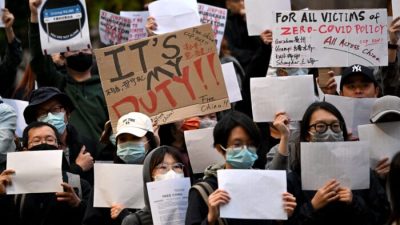Члены китайской общины в Мельбурне на митинге в поддержку проходящих в Китае протестов против политики Пекина «нулевого COVID» 28 ноября 2022 года. Фото: WILLIAM WEST/AFP/Getty Images