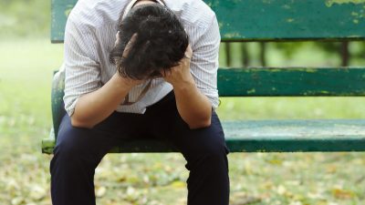 Держась за обиду, вы только усугубляете страдания и печаль. (Фото: Anan Sudsaithong via Dreamstime)