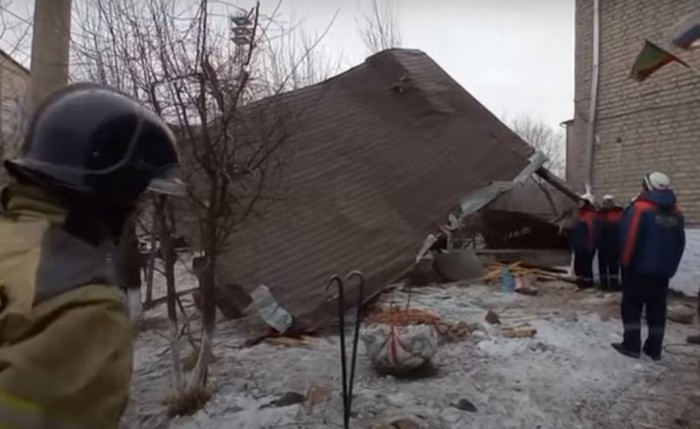 В Чите ураган сорвал крышу детсада, где находилось 77 детей.  Фото: Скриншот/ГТРК Чита/youtube.com 