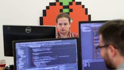 Программисты работают на компьютерах в Белграде, Сербия, 4 июля 2018 года. (Marko Djurica/Reuters)