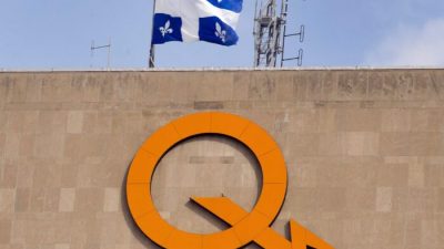 Логотип Hydro-Quebec на здании головного офиса компании в Монреале26 февраля 2015 года. (Ryan Remiorz/The Canadian Press)