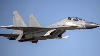 Фото. Китайский истребитель НОАК J-16. (Taiwan Ministry of Defense via AP)