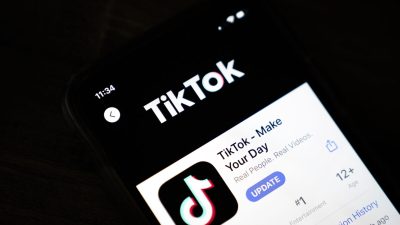 Страница загрузки приложения TikTok отображается на AppleiPhone в Вашингтоне, округ Колумбия, 7 августа 2020 года. Фото: DrewAngerer/GettyImages